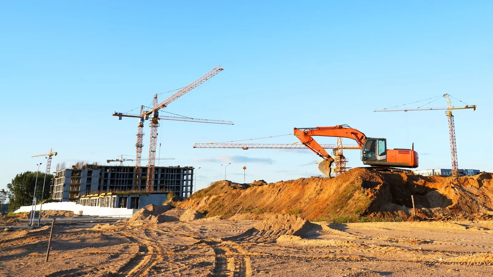 Piedmont Healthcare's $600 Million Hospital and Skanska's $84 Million Data Center Projects in Georgia