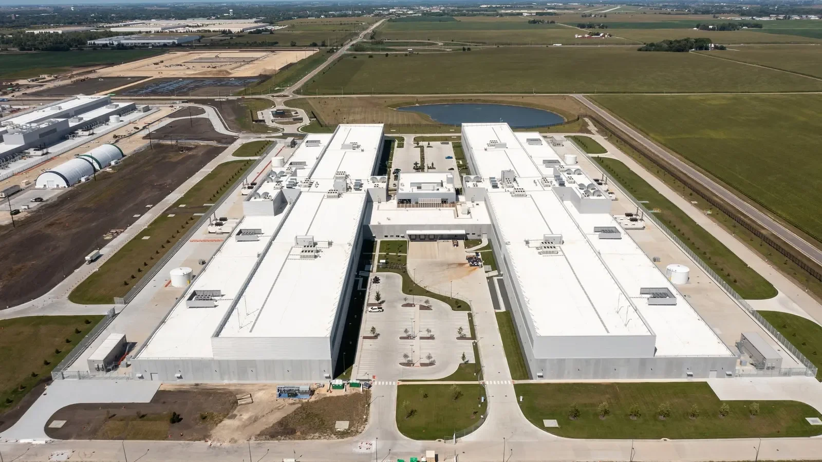 Construction Sector Diversifies Beyond Data Centers Amid Earnings Reports